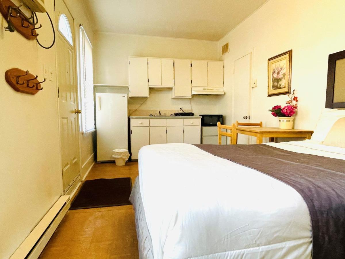 Motel Saint-Hilaire Мон-Сент-Илер Экстерьер фото