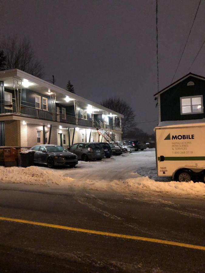 Motel Saint-Hilaire Мон-Сент-Илер Экстерьер фото