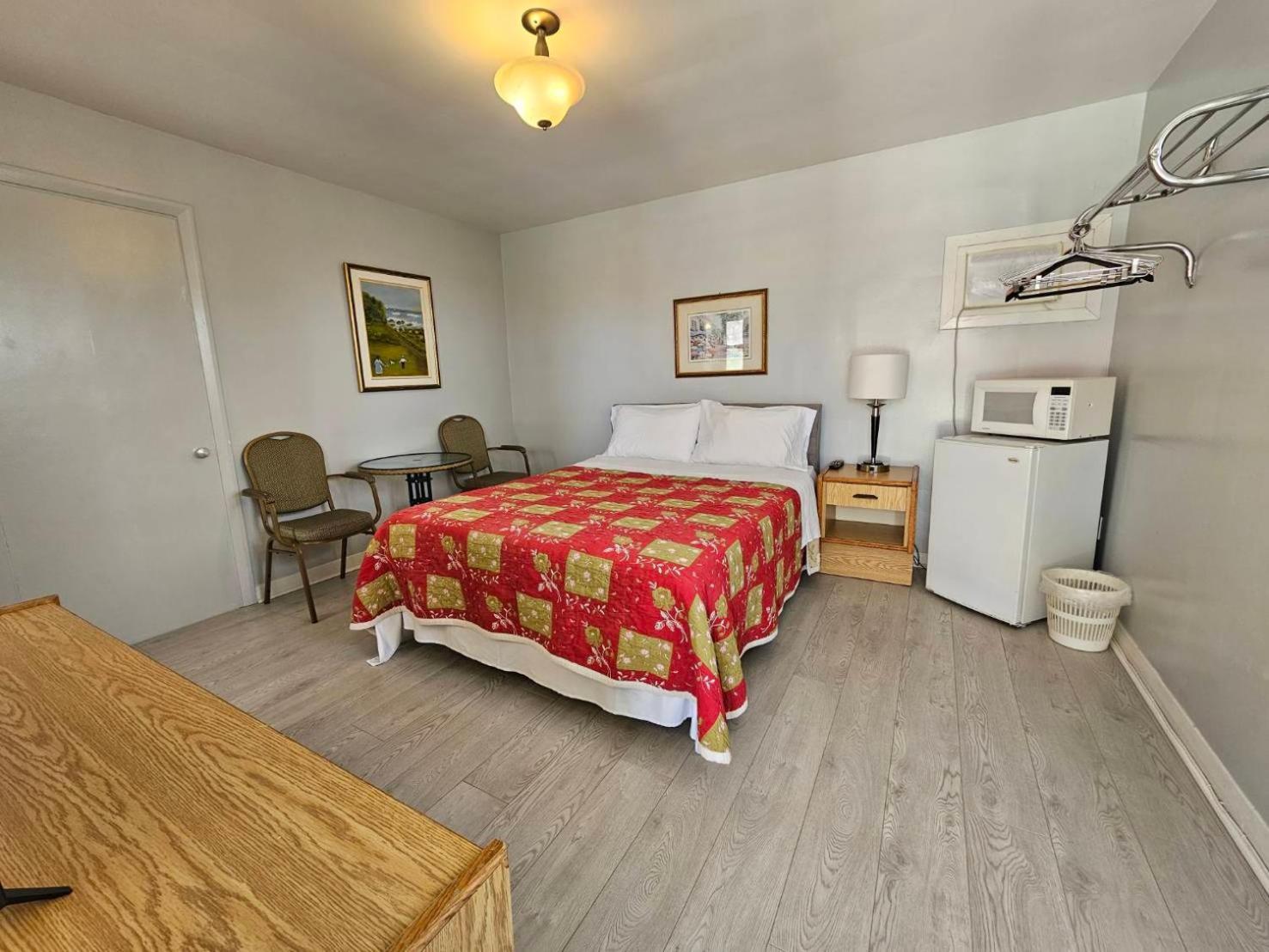 Motel Saint-Hilaire Мон-Сент-Илер Экстерьер фото