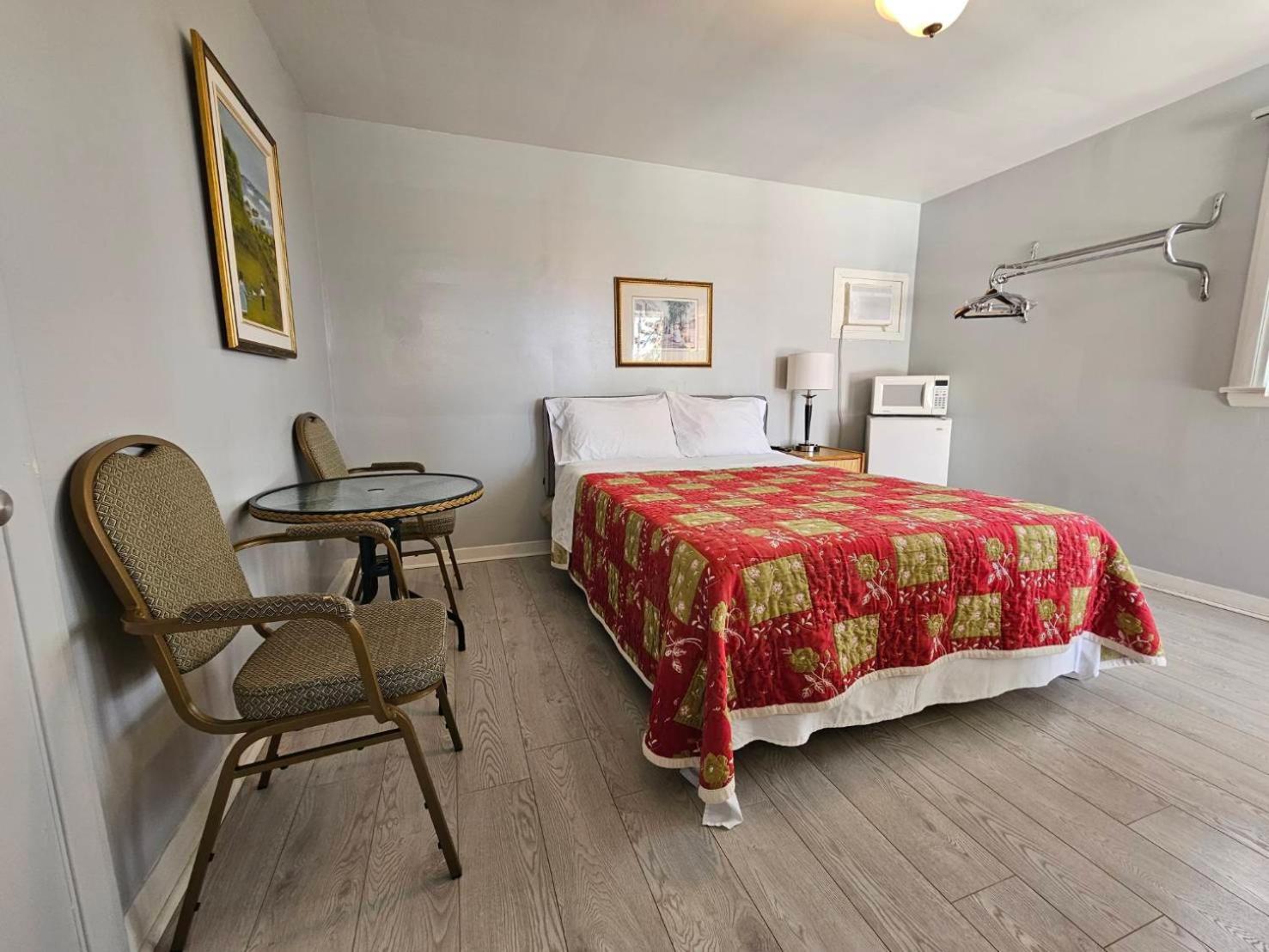 Motel Saint-Hilaire Мон-Сент-Илер Экстерьер фото