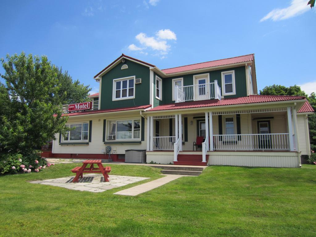 Motel Saint-Hilaire Мон-Сент-Илер Экстерьер фото