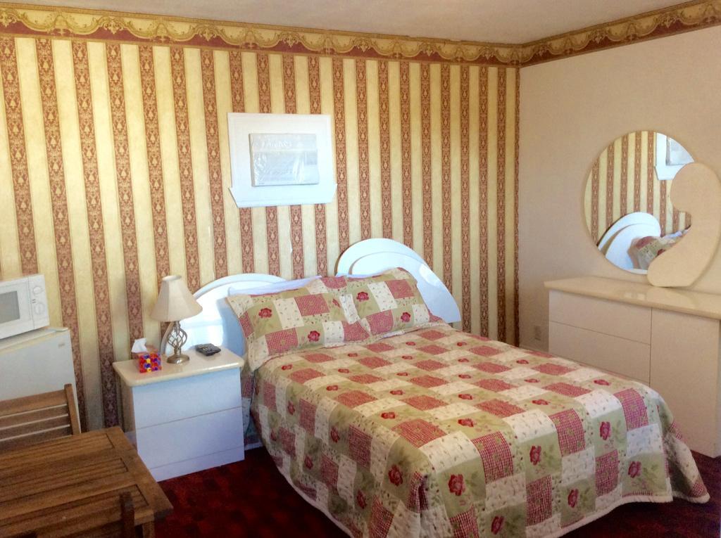 Motel Saint-Hilaire Мон-Сент-Илер Экстерьер фото